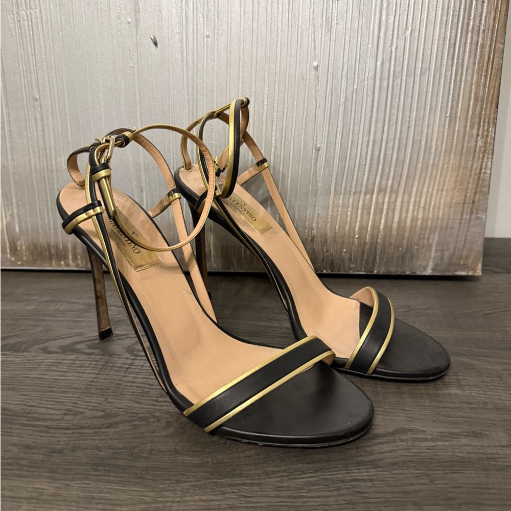 Valentino Garavani Roman stud Black and Gold Sandals